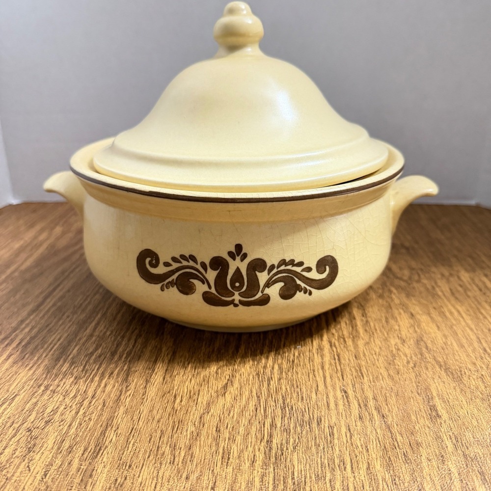 Vintage Pfaltzgraff Village Covered Serving Bowl w/Handles‎ Stoneware